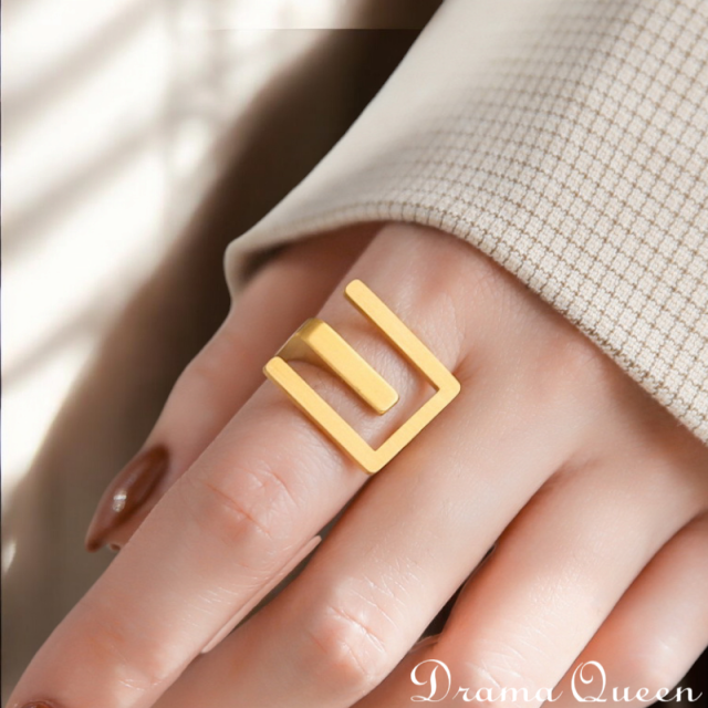 Ariana Ring 
