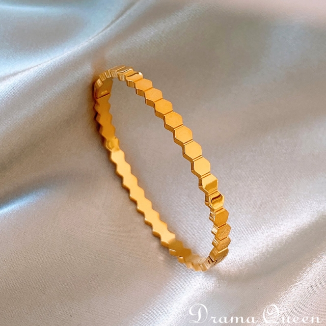 Louisa Bangle