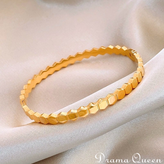 Louisa Bangle