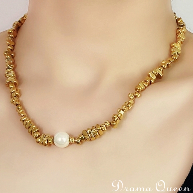 Lily Necklace