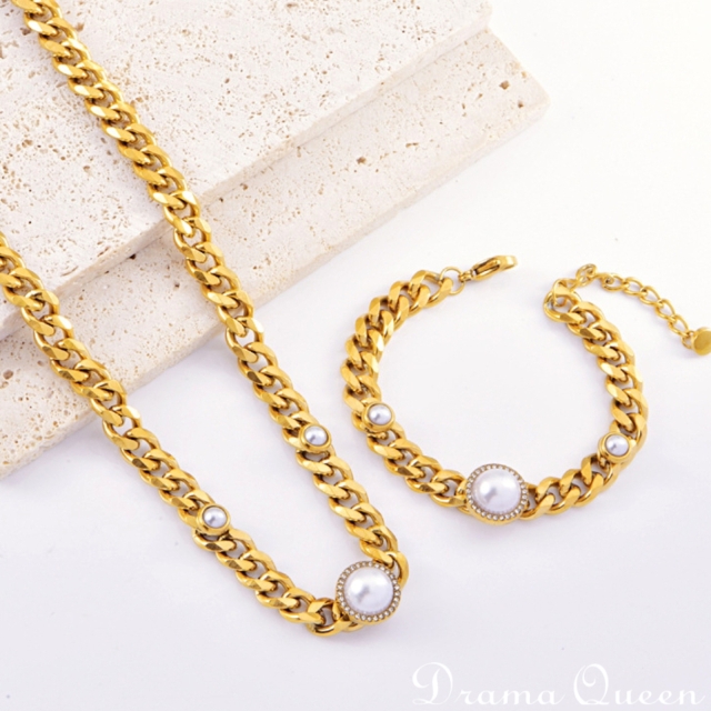 Layla Necklace